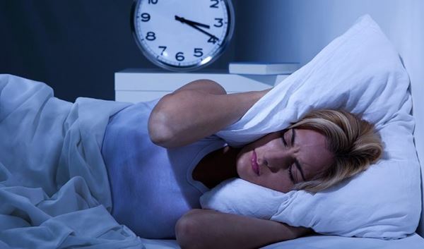 6 популярных способов быстрее уснуть, которые не работают на практике